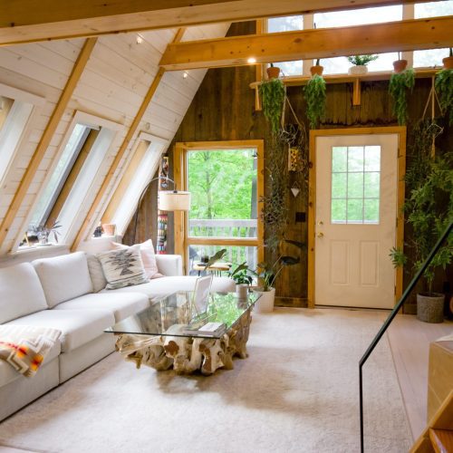andrea-davis-iwfe63thjxk-unsplash comfortable air conditioned living area